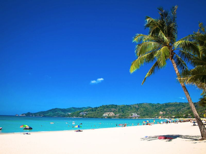 Bãi biển Patong - nơi có cảnh quan thiên nhiên đẹp trải dài 3km