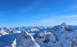 Núi Titlis được tuyết bao phủ trắng xóa