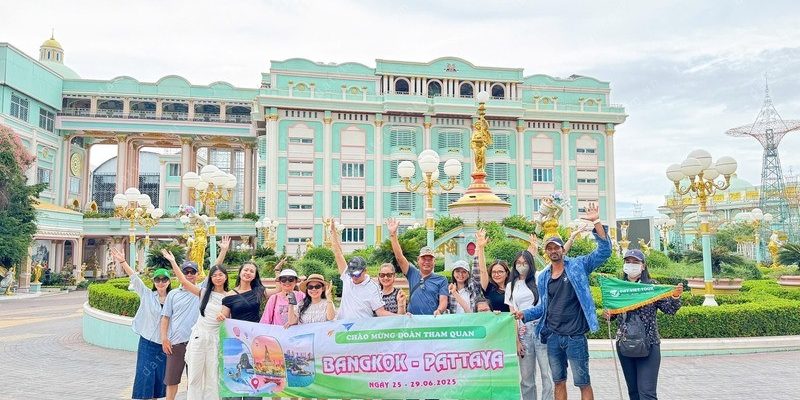 Đoàn khách tham gia tour Thái Lan