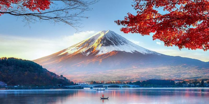 Mùa lá đỏ Nhật Bản với khung cảnh đầy lãng mạn