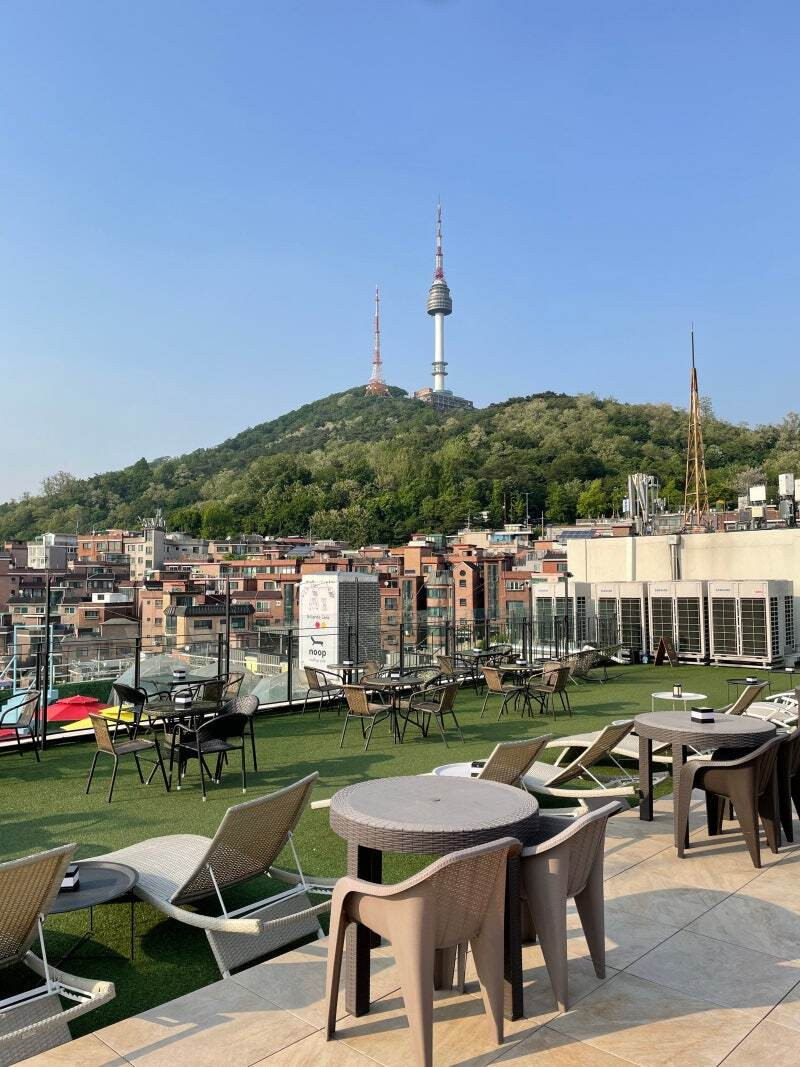 Noop Cafe - Quán cafe nhìn thẳng ra tháp Namsan Noop Cafe - Quán cafe nhìn thẳng ra tháp Namsan