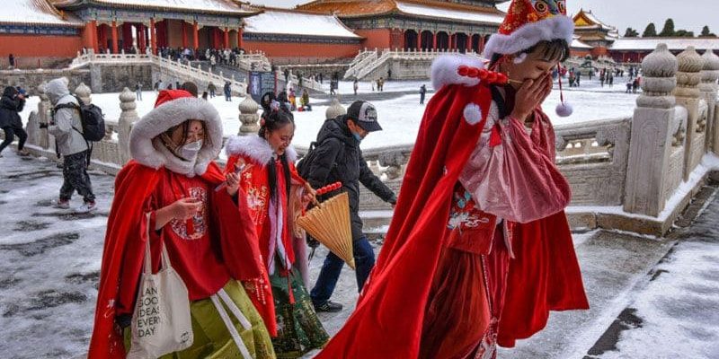 Bắc Kinh vào dịp Tết thời tiết khá lạnh, nhiều nơi còn phủ tuyết trắng